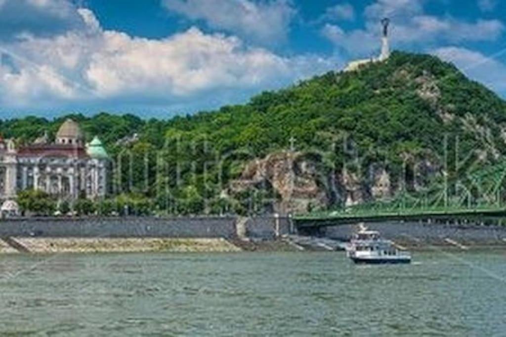 Always A Huge Sale! Apartman