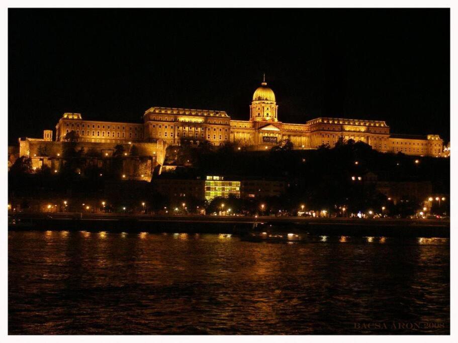 Always A Huge Sale! Lejlighed Budapest
